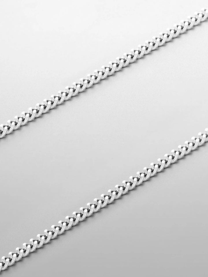 MINIMAL CHAIN NECKLACE